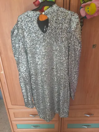 Vestido lentejuelas plateado
