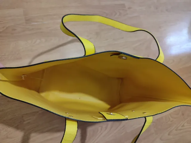 Borsa gialla in pelle sintetica