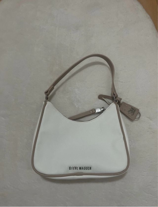 Bolso Steve Madden blanco y beige