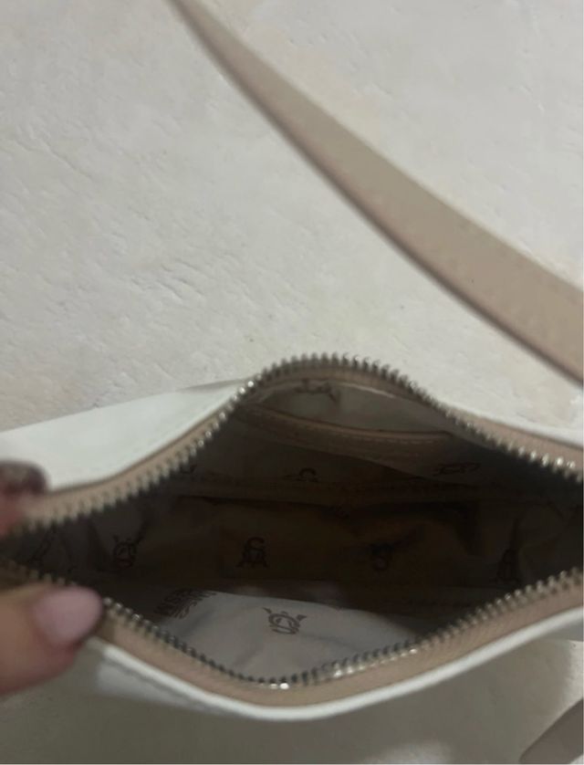 Bolso Steve Madden blanco y beige