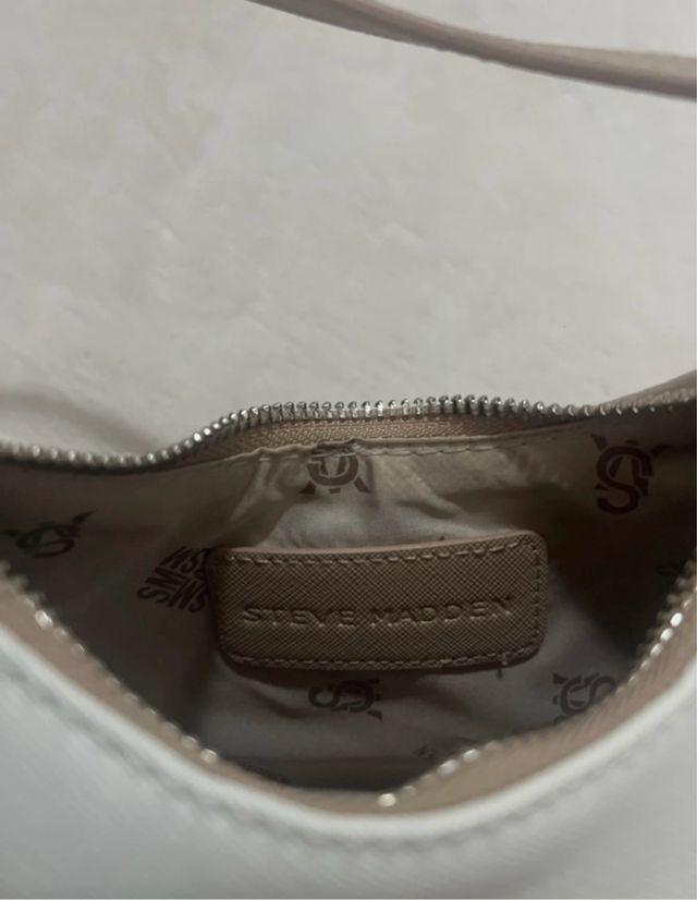 Bolso Steve Madden blanco y beige