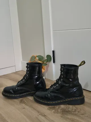 Botas Dr. Martens negras efecto piel cocodrilo 40