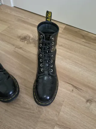 Botas Dr. Martens negras efecto piel cocodrilo 40