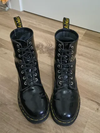 Botas Dr. Martens negras efecto piel cocodrilo 40