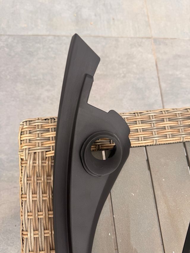 El revestimiento de la puerta delantera