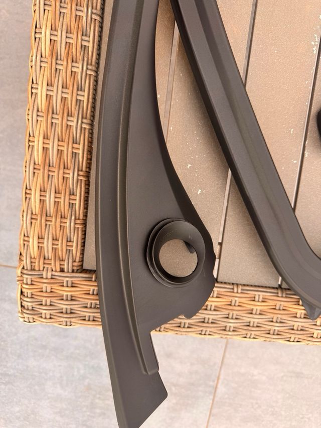 El revestimiento de la puerta delantera