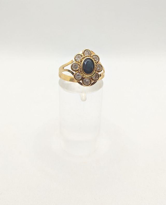 Anillo de oro de 18k con piedras, 2.52 g, T-20.