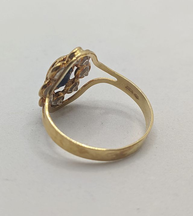 Anillo de oro de 18k con piedras, 2.52 g, T-20.