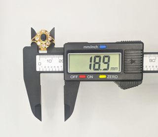 Anillo de oro de 18k con piedras, 2.52 g, T-20.