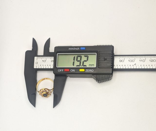 Anillo de oro de 18k con piedras, 2.52 g, T-20.