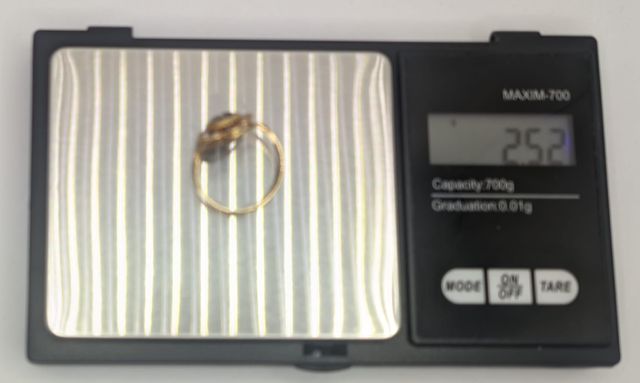 Anillo de oro de 18k con piedras, 2.52 g, T-20.