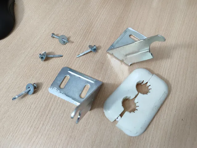 Radiador de gas blanco con soportes