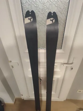 Esquís de travesía ligeros