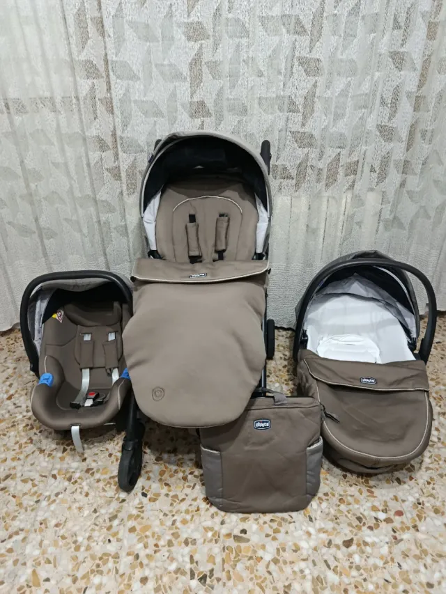 Set tre pezzi per bambini Chicco: passeggino, seggiolino auto e culla
