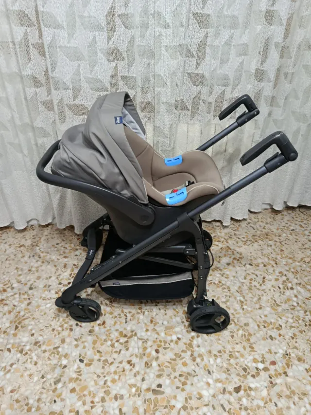 Set tre pezzi per bambini Chicco: passeggino, seggiolino auto e culla