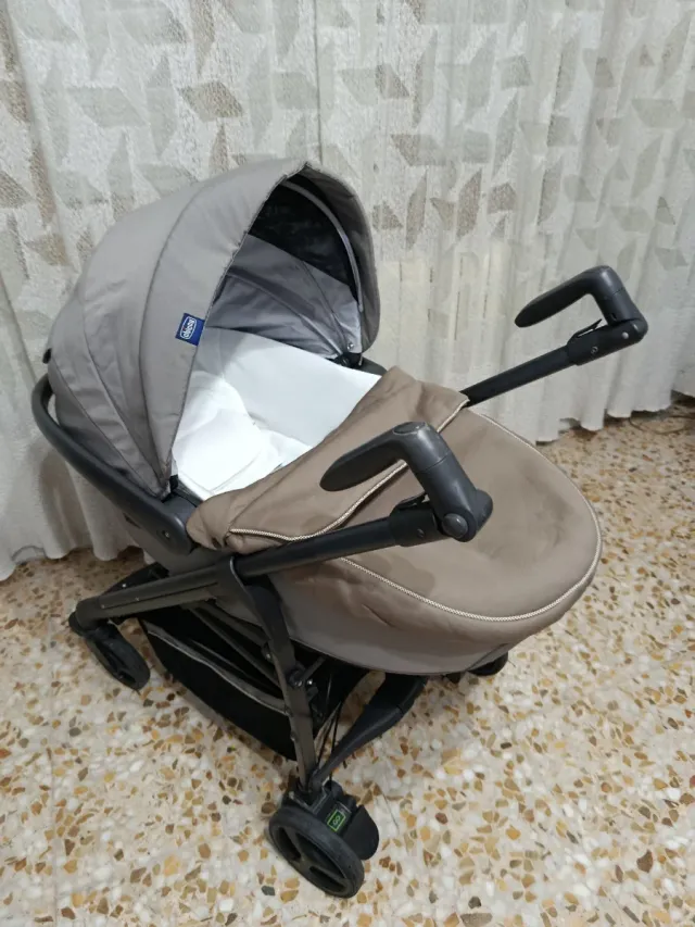 Set tre pezzi per bambini Chicco: passeggino, seggiolino auto e culla