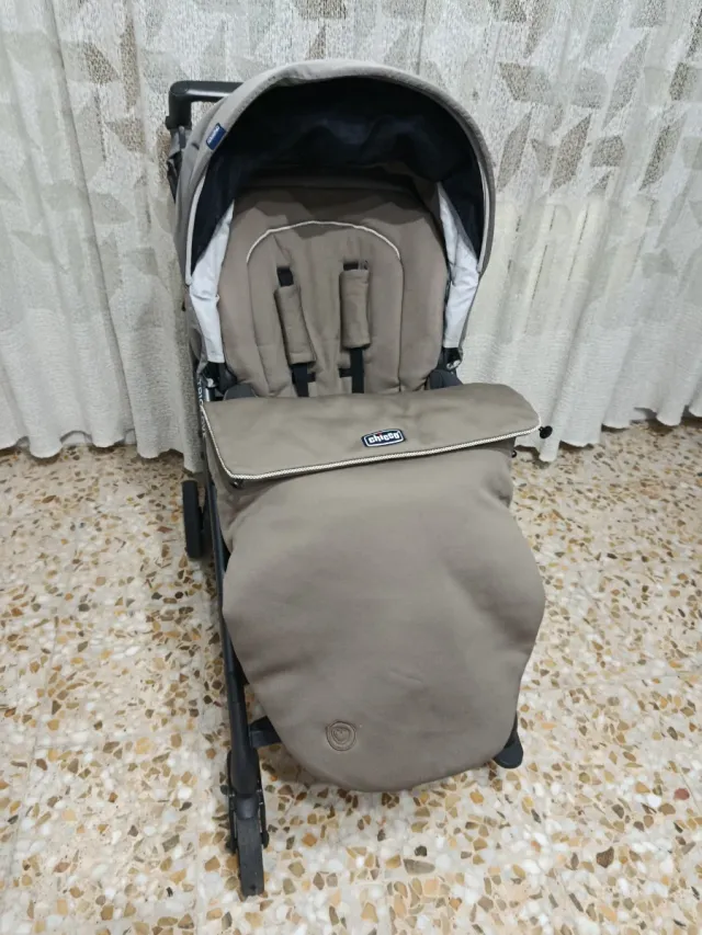 Set tre pezzi per bambini Chicco: passeggino, seggiolino auto e culla