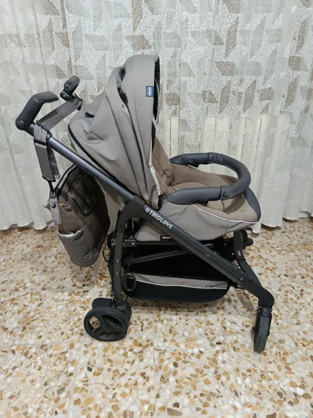 Set tre pezzi per bambini Chicco: passeggino, seggiolino auto e culla