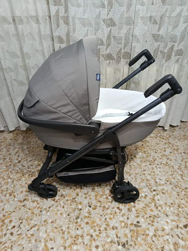 Set tre pezzi per bambini Chicco: passeggino, seggiolino auto e culla