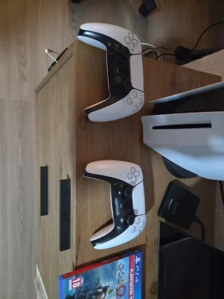 PlayStation 5 Slim + 2 Mandos + 3 Juegos