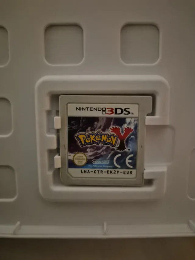 Nintendo Pokemon Y RPG 3DS
