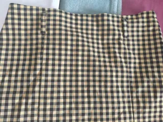 Falda a cuadros amarilla y negra