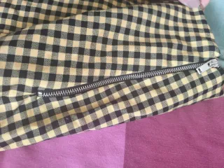 Falda a cuadros amarilla y negra