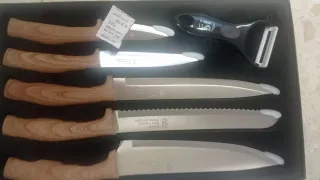 Set di 5 coltelli da cucina in legno