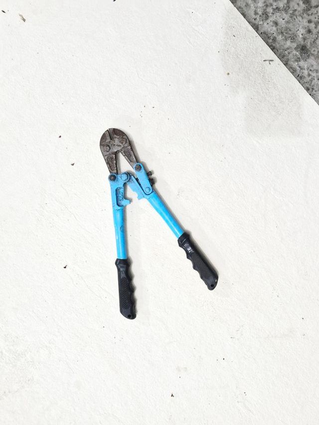 Cizalla cortacadenas azul