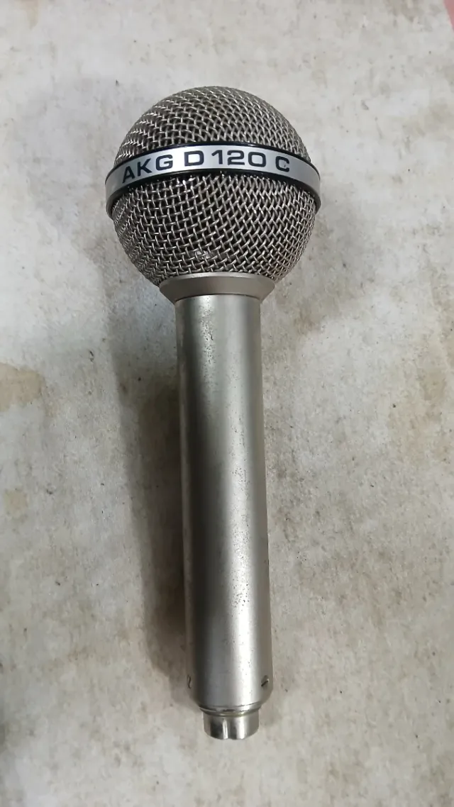AKG D120C Micrófono Dinámico vintage