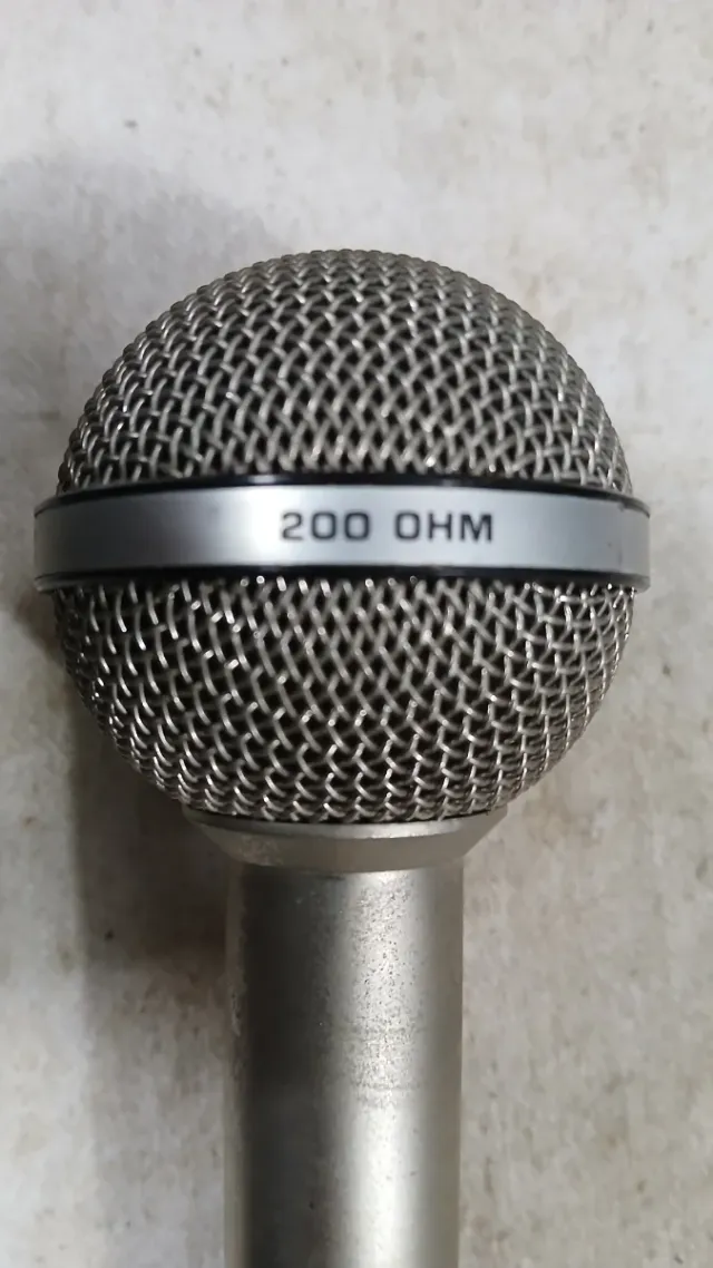 AKG D120C Micrófono Dinámico vintage