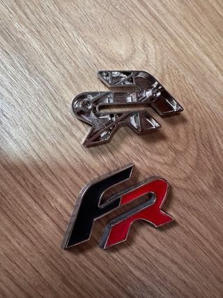 2 Emblemas simbolo FR Seat Leon Ibiza