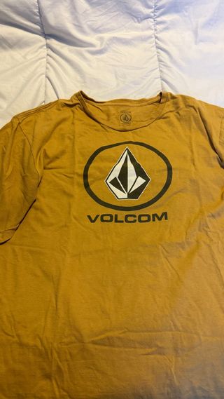 Camiseta Volcom Logo Diamante Negra y Amarilla