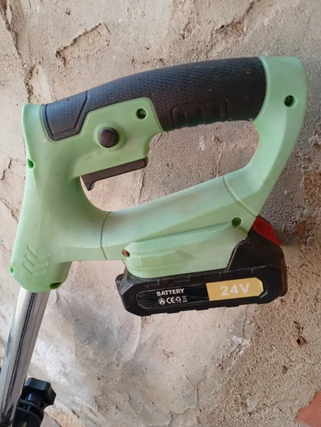 Cortadora césped inalámbrica + 2 baterías