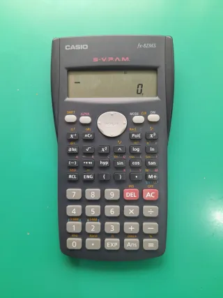 Calculadora Científica Casio fx-82MS