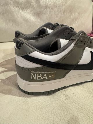Nike Dunk NBA Gris y Blanco
