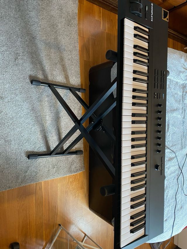 Teclado Komplete Kontrol A61 MIDI