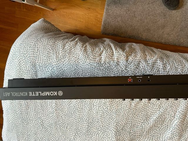 Teclado Komplete Kontrol A61 MIDI