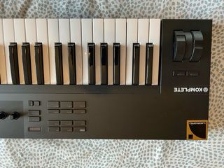 Teclado Komplete Kontrol A61 MIDI