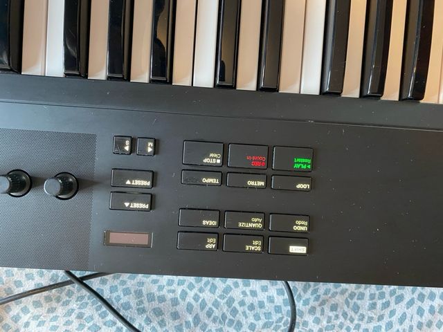 Teclado Komplete Kontrol A61 MIDI