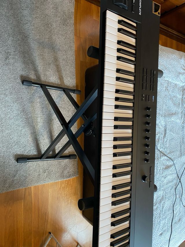 Teclado Komplete Kontrol A61 MIDI