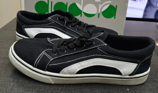 Zapatillas Diadora Negras y Blancas