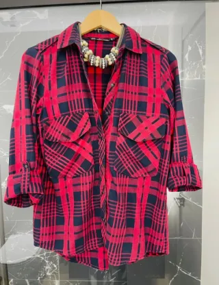 Camisa Zara cuadros roja y azul marino