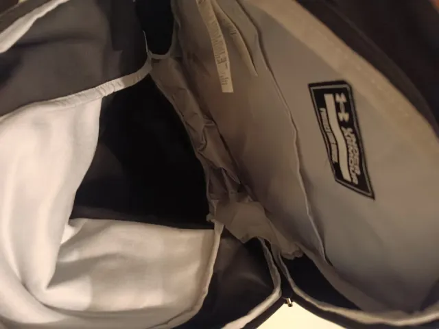 Mochila Under Armour Hustle Negra NUEVA + ETIQUETA