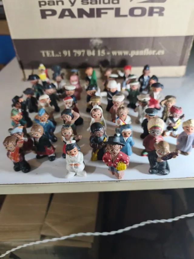 Lote 46 figuras barro Alborox antiguas