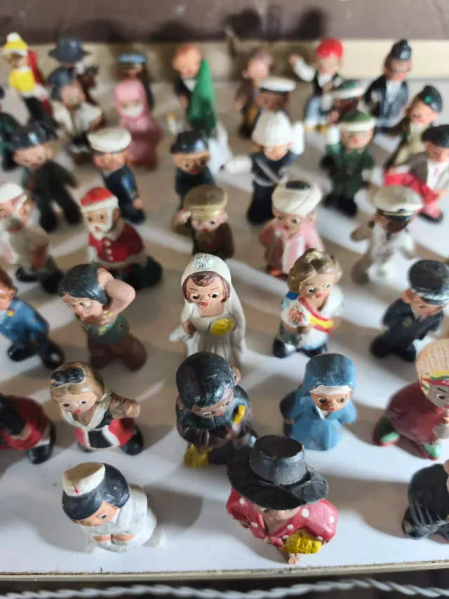 Lote 46 figuras barro Alborox antiguas