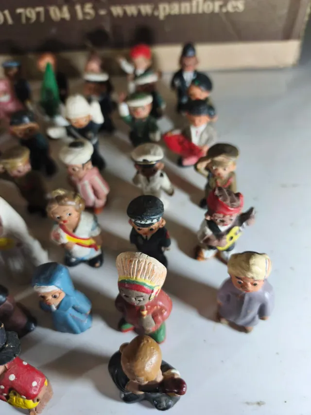 Lote 46 figuras barro Alborox antiguas