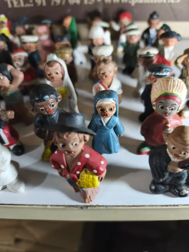 Lote 46 figuras barro Alborox antiguas