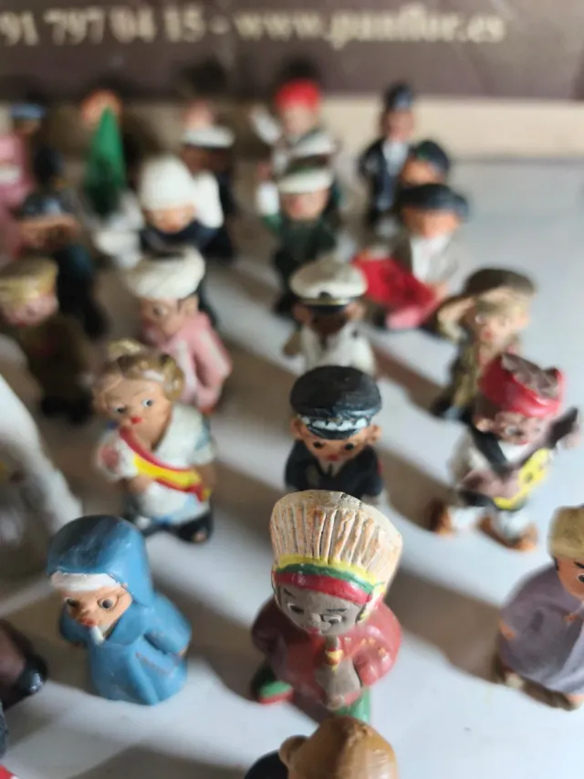 Lote 46 figuras barro Alborox antiguas