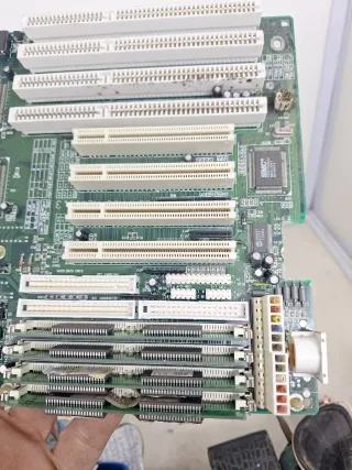 PLACA BASE DE ORDENADOR ANTIGUO PARA PIEZAS